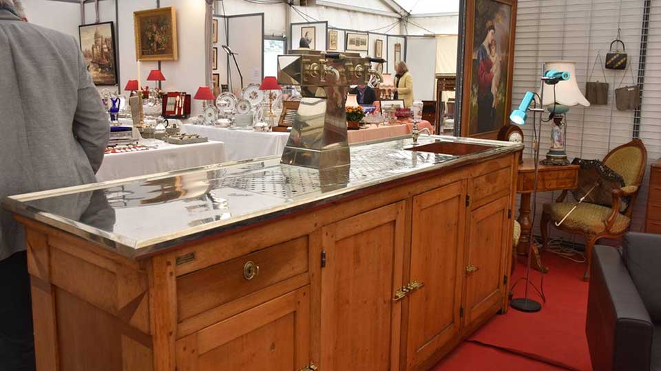 salon antiquaires Châtel-Guyon auvergne stand antiquités Goffinet journal La Montagne 5 mai 2019