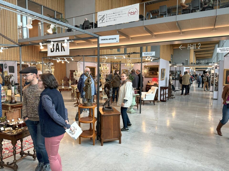 Vue générale du Salon des Antiquaires Strasbourg octobre 2024 au Parc des Expositions