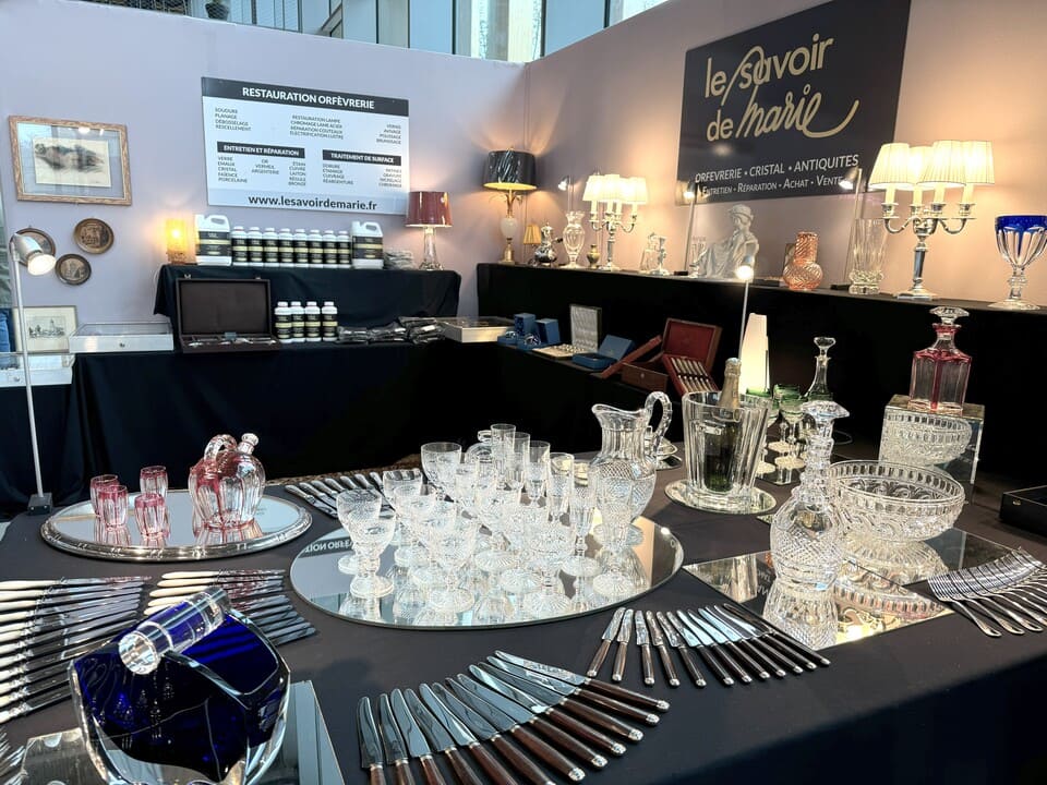 Verrerie et argenterie Le Savoir de Marie – Salon des Antiquaires Strasbourg octobre 2024