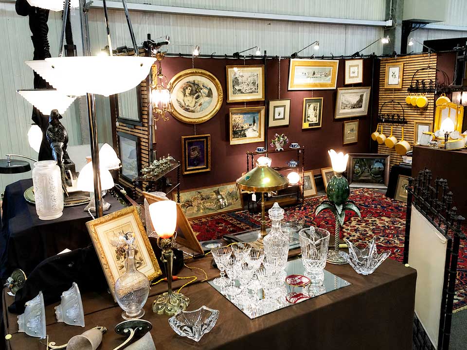 Luminaires Art déco, verrerie et objets décoratifs anciens